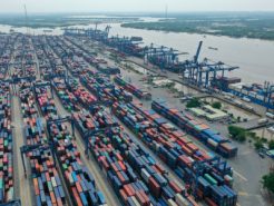 Proposing to reduce the fee for storing containers and seaport warehouses